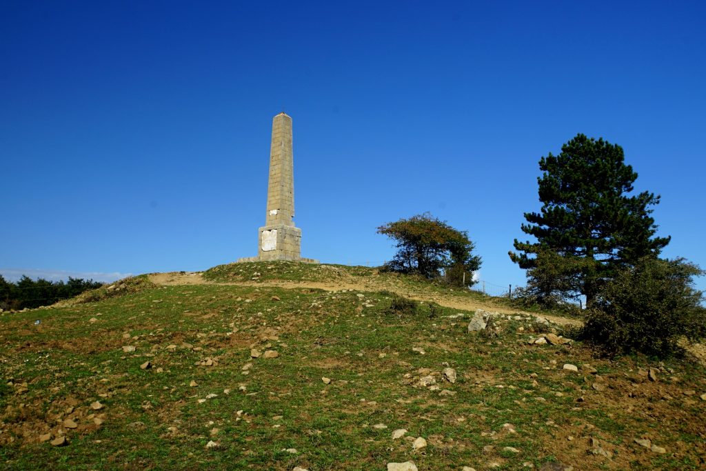 Fig.1 - Stele commemorativa sui Monti Nebrodi